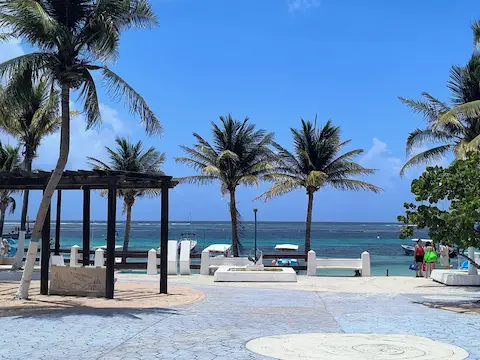 jardin principal puerto morelos