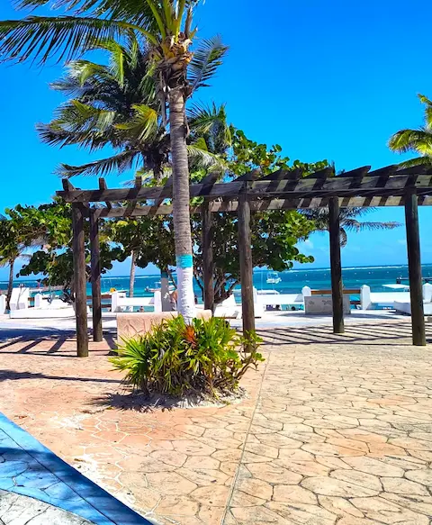 Jardin principal de puerto morelos